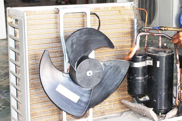 Quạt dàn nóng gặp sự cố không thể lưu thông gió ra bên ngoài
