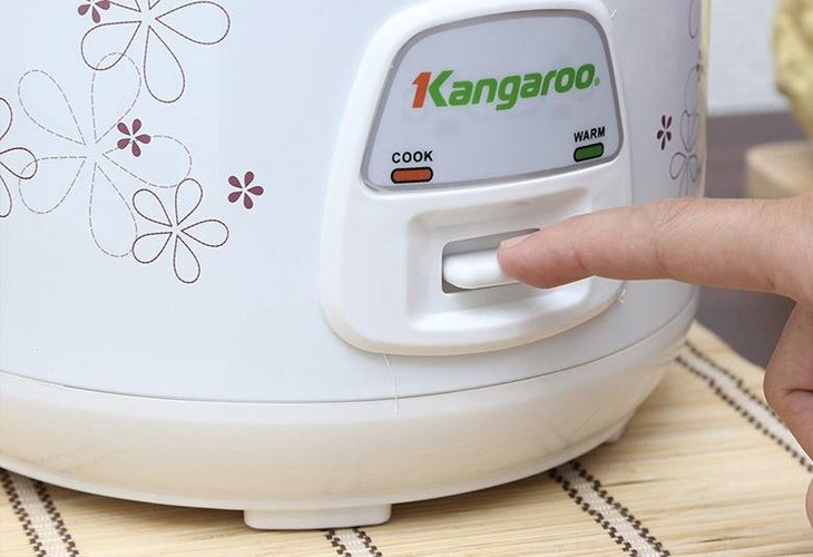 Người dùng nhấn nút