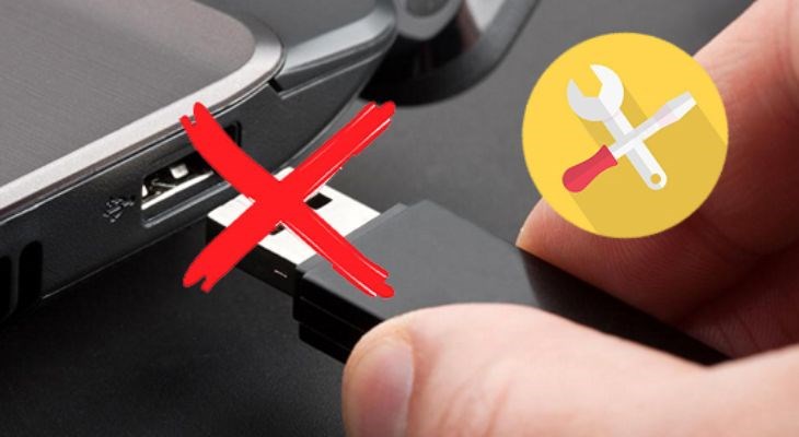 Cổng USB trên laptop hoặc sạc dự phòng bị hỏng khiến quạt không sạc được
