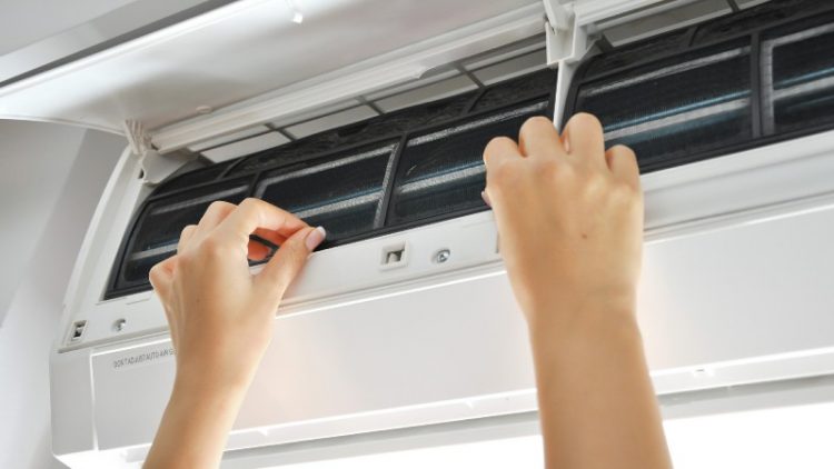 Cục nóng máy lạnh nưng hoạt động