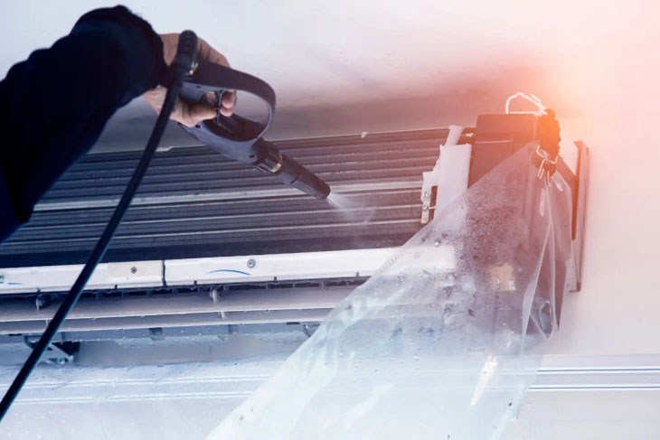 Thực hiện vệ sinh, bảo dưỡng điều hòa định kỳ khoảng 3 - 6 tháng/lần