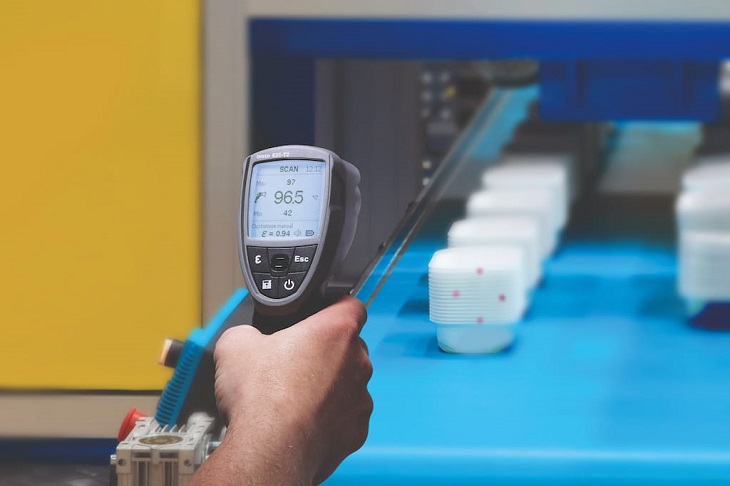 Trong công nghệ sản xuất máy móc, nhiệt kế điện có tác dụng trong hệ thống kiểm soát nhiệt độ không khí