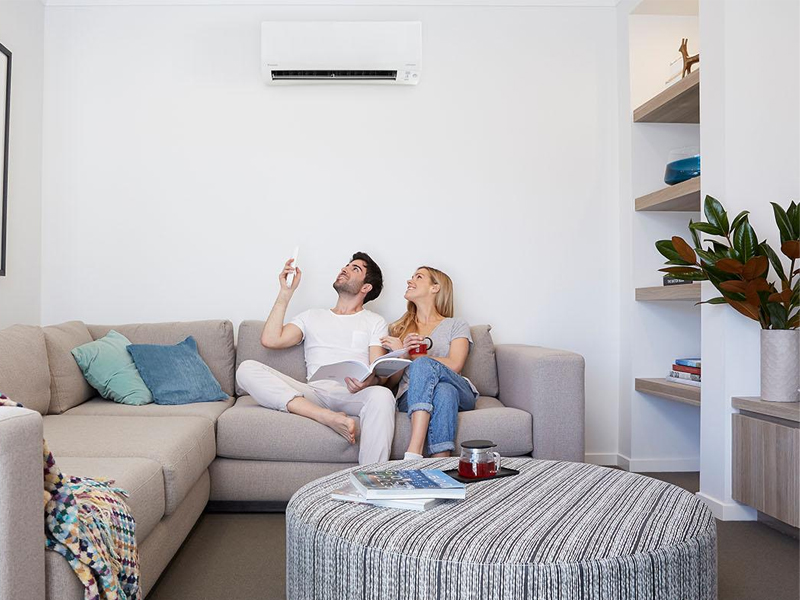 không nên đặt máy lạnh ngay trên đầu ghế Sofa