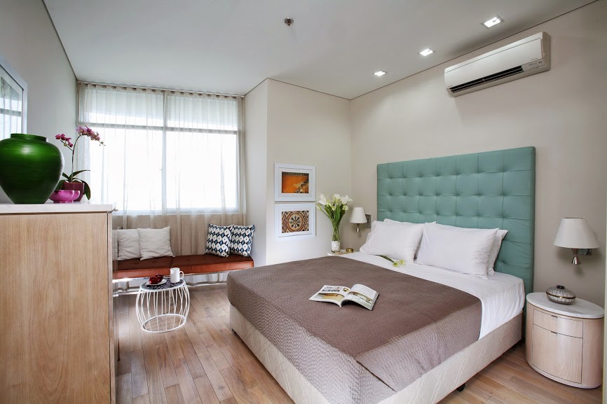 không nên đặt máy lạnh ngay trên đầu giường