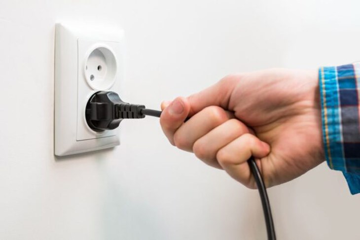 Đảm bảo dây điện của nồi được ghim chắc chắn vào ổ cắm điện để kích hoạt các tính năng của thiết bị