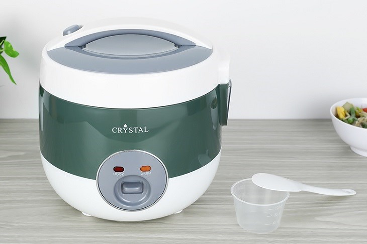 Nồi cơm nắp gài Crystal 1.2 lít JRC-120S được làm bằng chất liệu cao cấp, bền bỉ