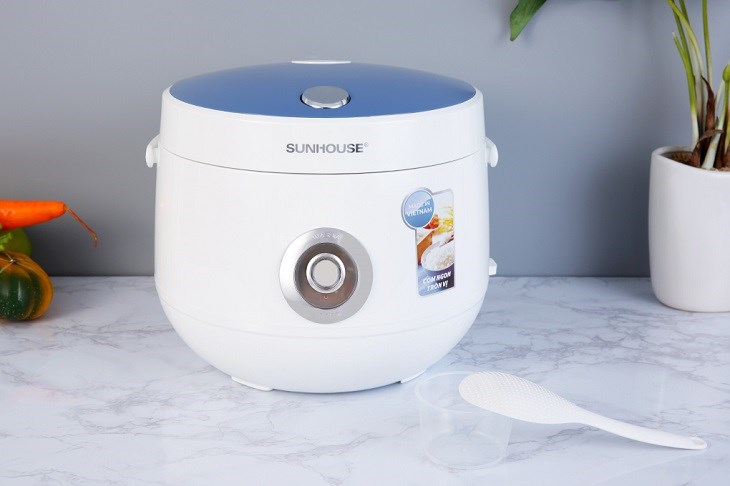 Nồi cơm nắp gài Sunhouse 1.8 lít SHD8606 hiện có giá 898.000 VNĐ (cập nhật 10/05/2023, có thể thay đổi theo thời gian)