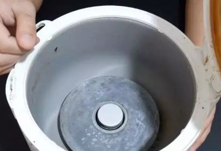 Nếu mâm nhiệt đã lâu chưa được thay và bị hỏng sẽ khiến nồi cơm không vào điện
