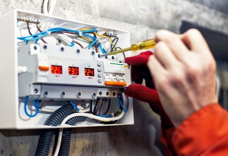 Nguồn điện bị yếu là nguyên nhân khiến nồi cơm điện không vào điện