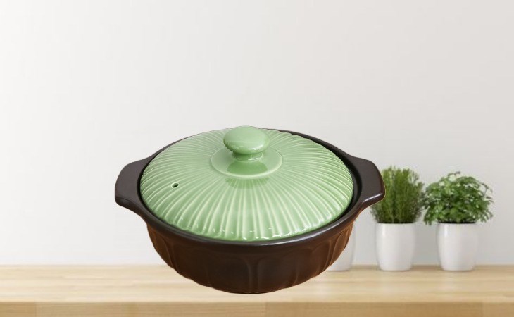 Nồi đất hoa sen nắp sứ 18cm Dong hwa 402 chịu được sốc nhiệt từ - 40°C đến 500°C