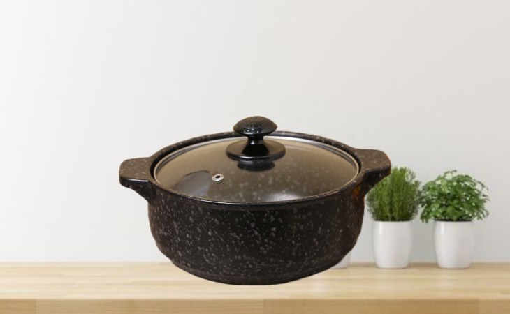 Nồi đất vân đá hoa cương nắp kính 19cm Mommy Cook MMVSG được làm từ chất liệu đất sét tự nhiên, đảm bảo an toàn khi sử dụng