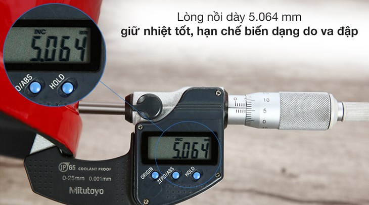 Lòng nồi gang đúc Rapido dày dặn, truyền nhiệt tốt, bền bỉ