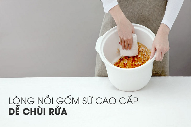 Nồi nấu chậm Panasonic 5 lít NF-N51AWRA có lòng nồi được làm từ gốm sứ, truyền nhiệt tốt và dễ vệ sinh