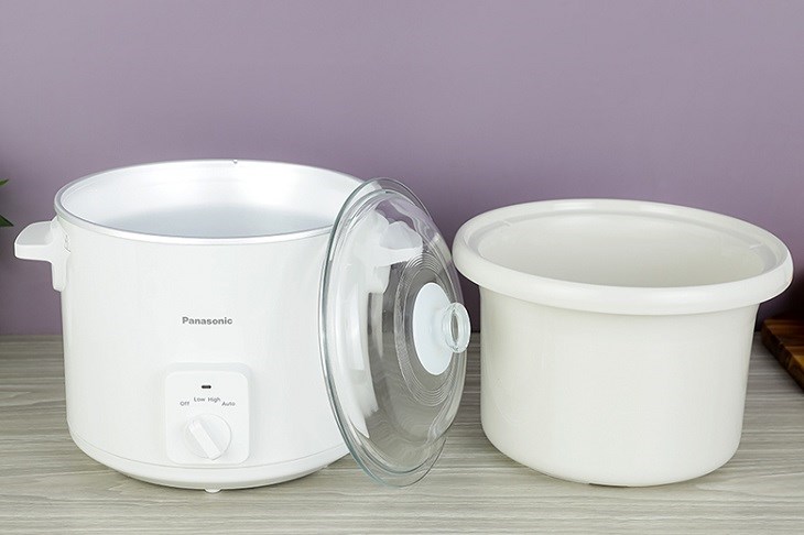 Nồi nấu chậm Panasonic 5 lít NF-N51AWRA có dung tích 5 lít, phù hợp với gia đình có 3 - 4 người