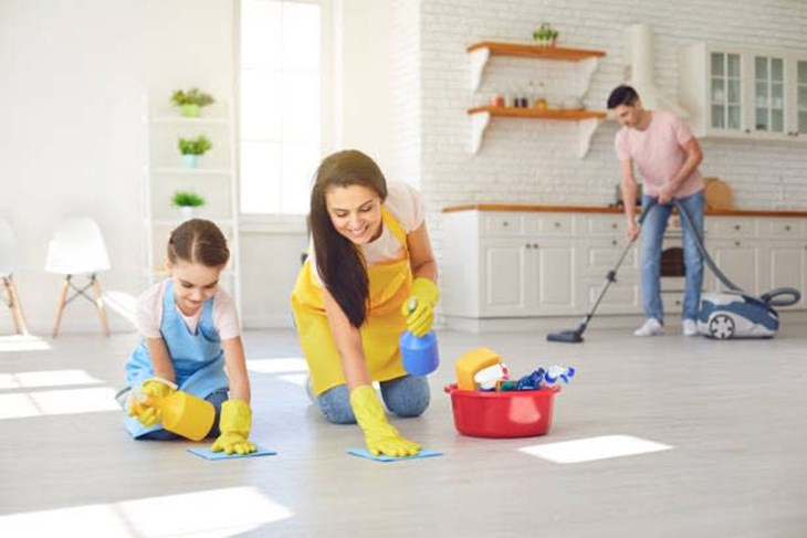 Bạn có thể tận dụng nước chảy ra từ điều hòa để vệ sinh nhà cửa, tưới cây, lau nhà, rửa xe,...