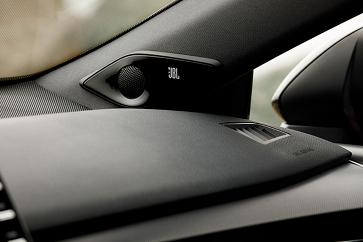 loa JBL trên xe Toyota