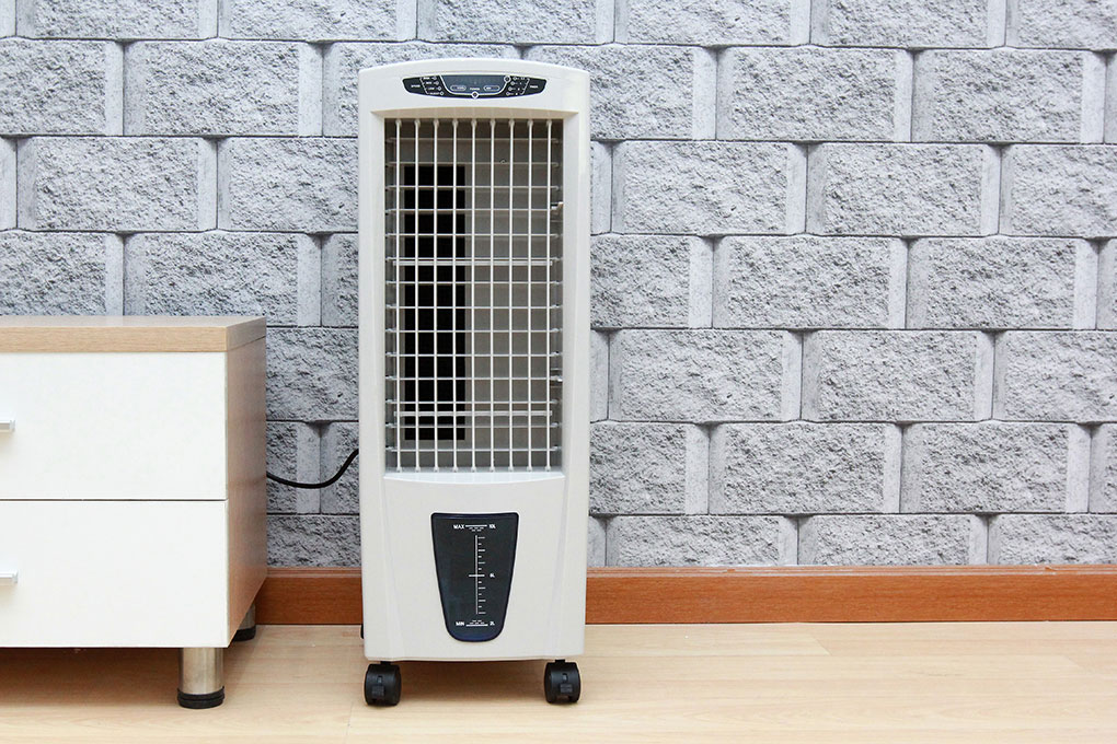 Quạt hơi nước có thiết kế gọn gàng, giá thành rẻ, ít tốn điện và đi kèm nhiều chức năng