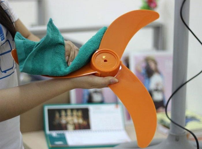 Cánh quạt bị biến dạng, góc của các cánh quạt không đồng nhất với nhau