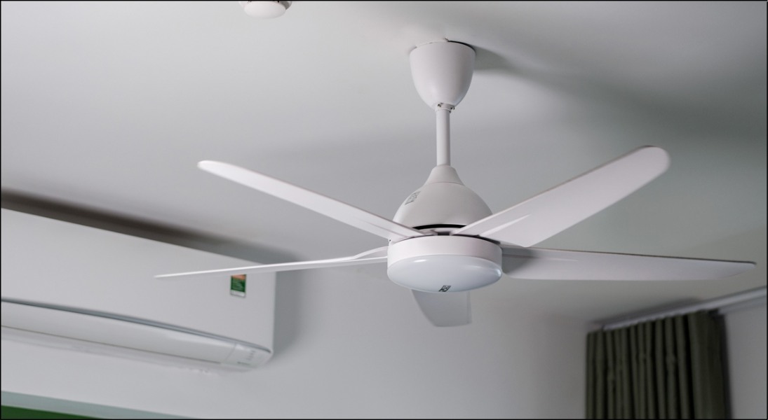 Quạt trần AC thường được biết đến là dòng sản phẩm phổ thông, đáp ứng nhu cầu làm mát cơ bản cho gia đình
