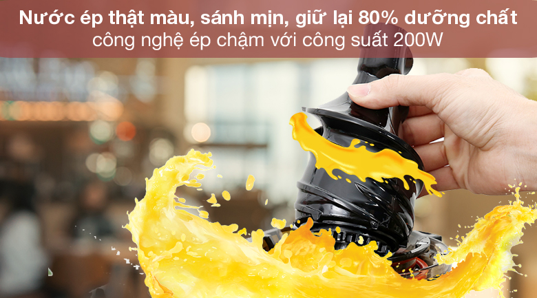 Máy ép chậm Kangaroo KG1B6 thuộc dòng máy ép chậm với trục ép ly tâm, giúp ép được lượng lớn nước ép nguyên chất