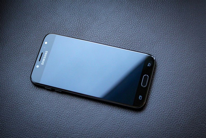 Samsung ra mắt Galaxy J7 Pro, camera khẩu độ như Galaxy S8, giá tầm trung