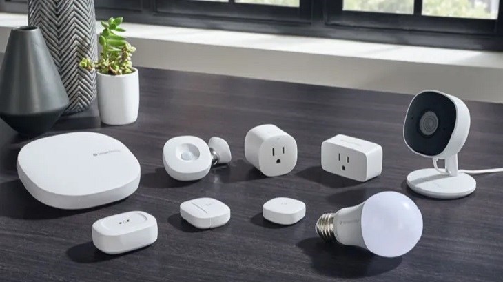 SmartThings tương thích với nhiều thiết bị như đèn thông minh, tivi, cảm biến,...