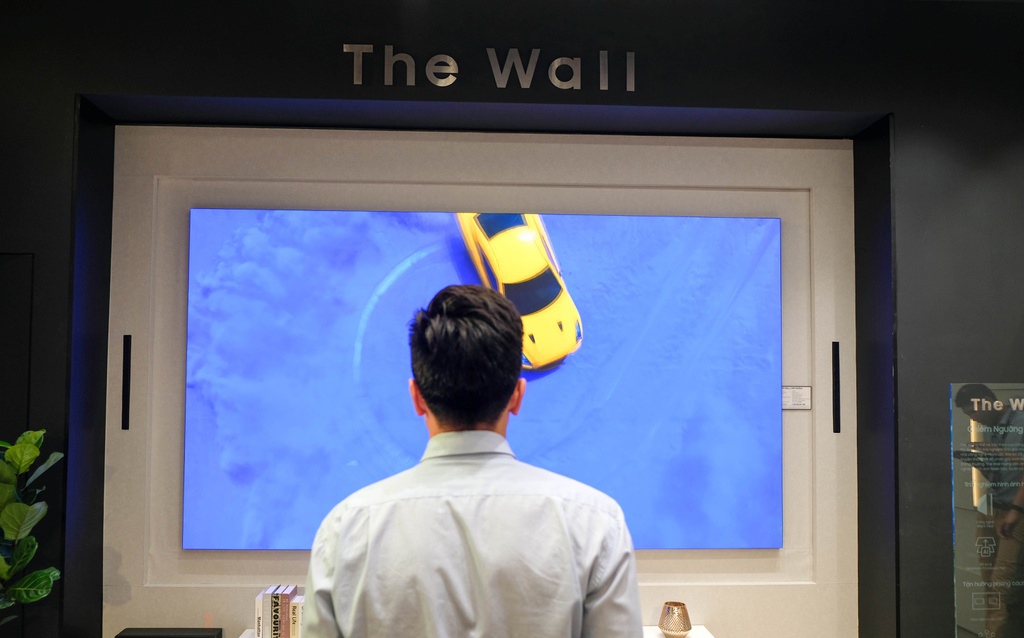 TV The Wall giá hơn 9 tỷ đồng về Việt Nam