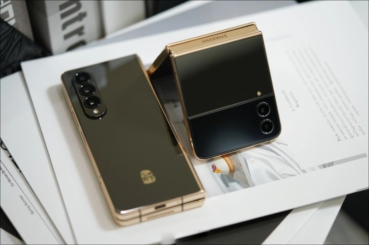 Samsung W có thiết kế gập tương tự dòng Galaxy Z
