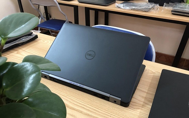 Laptop Dell Latitude được thiết kế với độ dày và trọng lượng vừa phải
