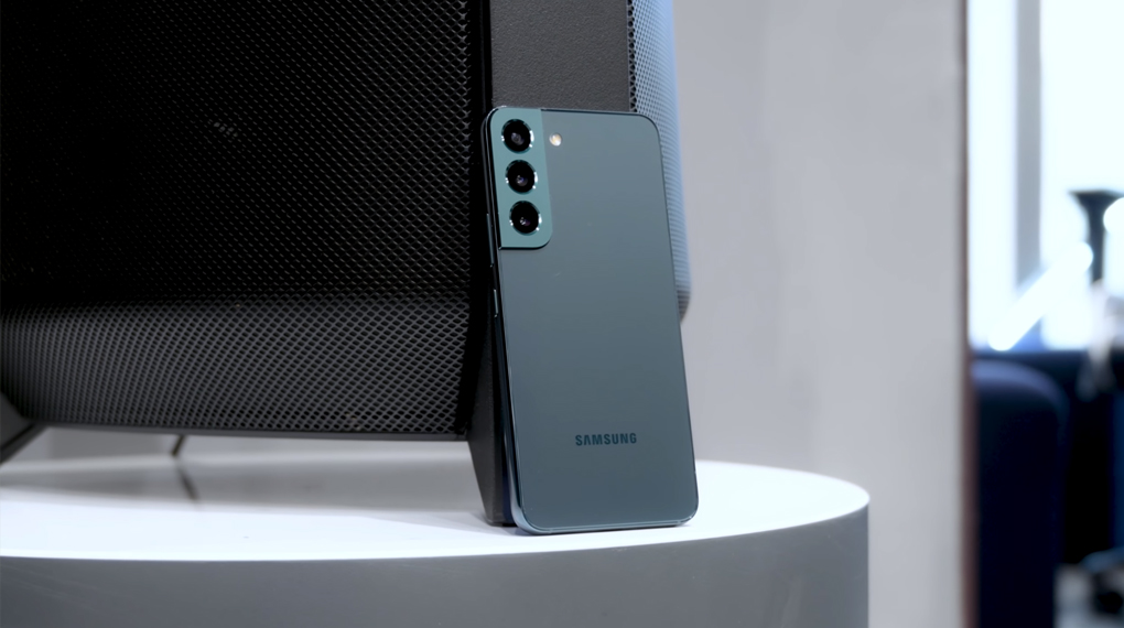 Galaxy S có mức giá cao hơn thì chất lượng của smartphone thuộc dòng cao cấp chắc chắn sẽ hơn hẳn so với tầm trung và giá rẻ