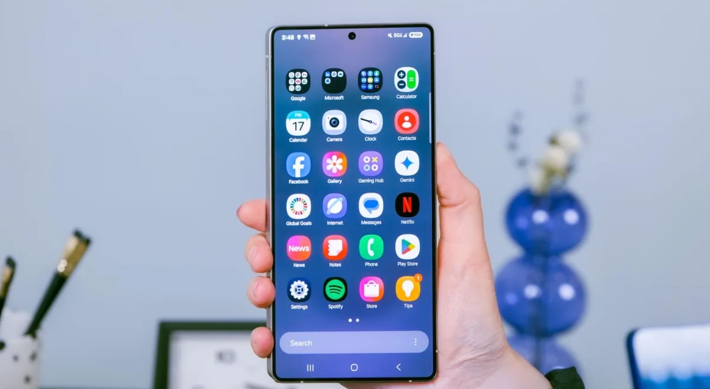 Màn hình của Samsung Galaxy S25 Ultra hiển thị sắc nét, rực rỡ