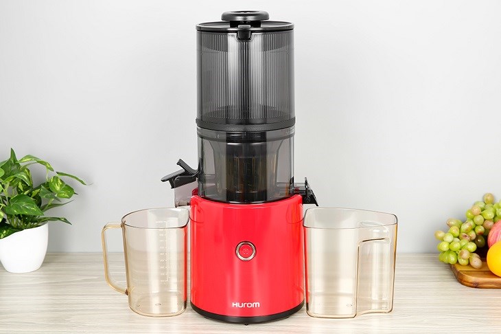Máy ép chậm Hurom H300E-RBE có đường kính miệng 120mm, tiện cho trái cây nguyên trái vào ép