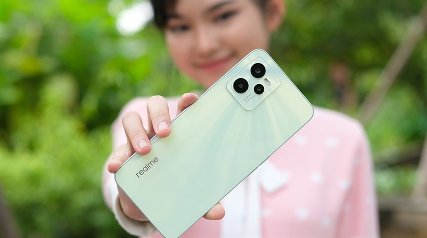 Realme C35 được thiết kế nguyên khối với chất liệu nhựa có độ bền cao