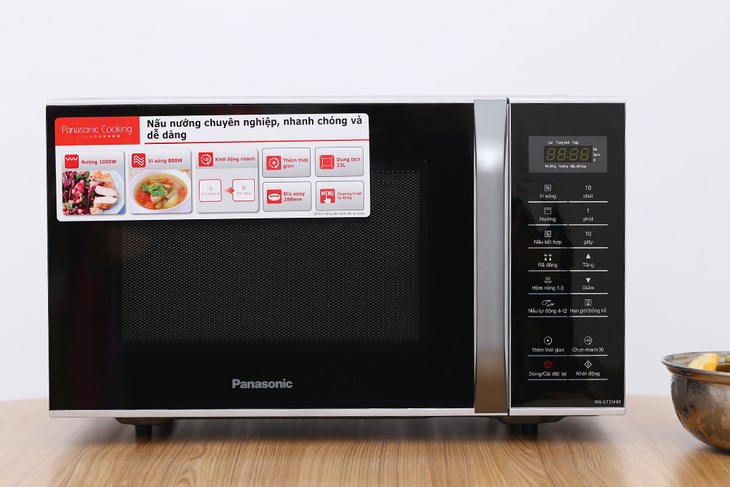 Lò vi sóng có nướng Panasonic NN-GT35HMYUE 23 lít có dung tích 23 lít cùng công suất nấu 800W, giúp chế biến thức ăn nhanh chóng