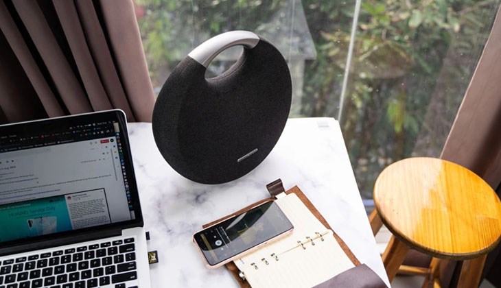 Đối với loa Onyx Studio 5 cho cảm giác chất âm cân bằng và hoàn thiện