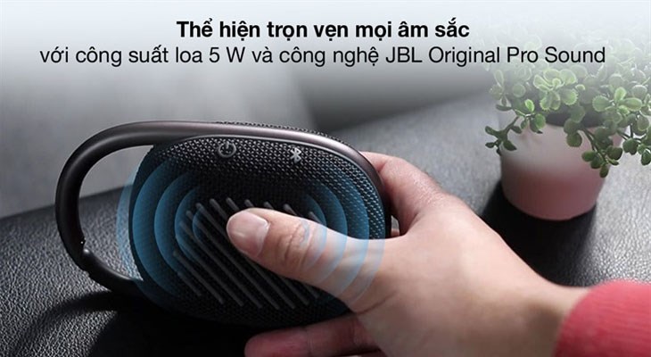 Loa bluetooth JBL Go 3 có màu đen và xanh dương, lớp vỏ ngoài được thiết kế tỉ mỉ