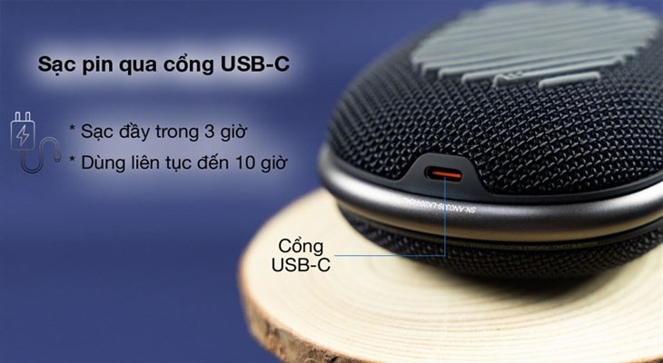 Loa bluetooth JBL Go 3 có màu đen và xanh dương, lớp vỏ ngoài được thiết kế tỉ mỉ