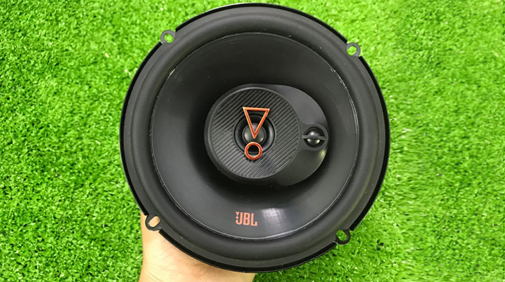 Loa đồng trục có củ loa tweeter và bass tách biệt