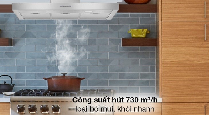 Máy hút mùi áp tường Smeg KBT900XE có công suất hút 730 m3/giờ mạnh mẽ, giúp loại bỏ mùi hôi và khói từ quá trình nấu nướng nhanh chóng