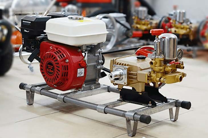 Máy rửa xe dây đai tạo áp lực nước thấp và không đa dạng phụ kiện đi kèm