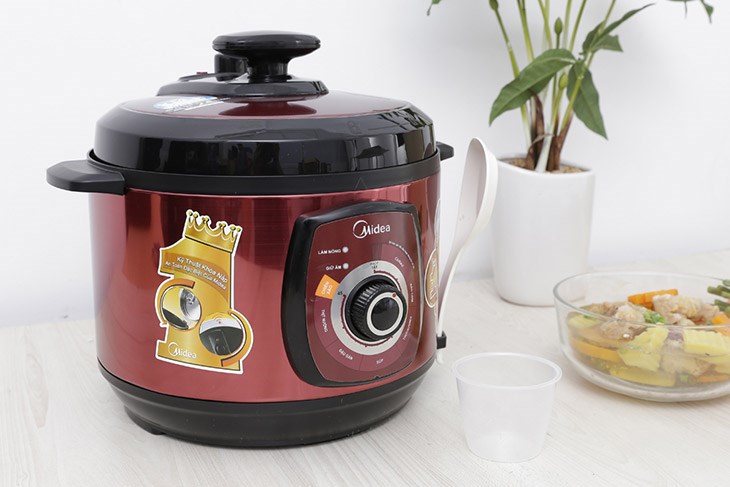 Nồi áp suất điện Midea MY-CH501A 5 lít có dung tích nồi lớn 5 lít, thích hợp sử dụng nấu ăn trong gia đình có từ 4 thành viên trở lên