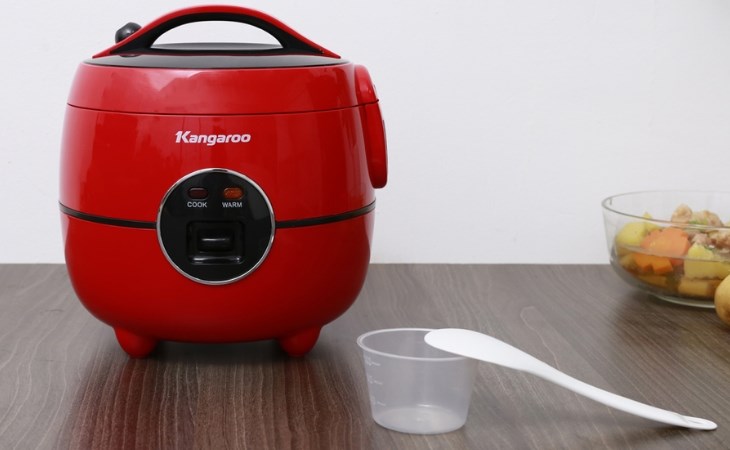 Nồi cơm nắp gài Kangaroo 1.2 lít KG822 sở hữu thiết kế nổi bật cùng công nghệ nấu hiện đại giúp tiết kiệm thời gian nấu cơm