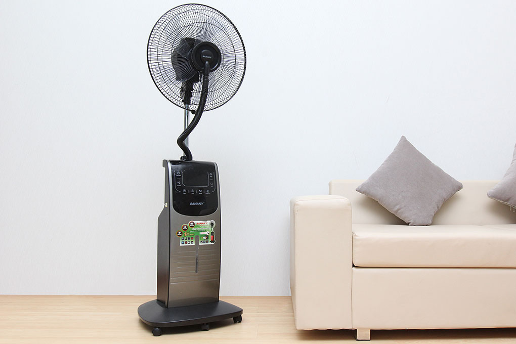 Quạt phun sương hoạt động với công suất mạnh mẽ, giúp tạo ra sức gió lớn