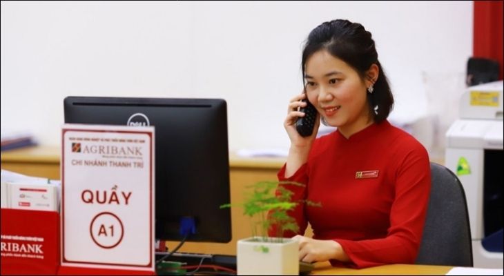 Bạn có thể liên hệ tổng đài để khóa thẻ, báo mất thẻ ATM/tín dụng