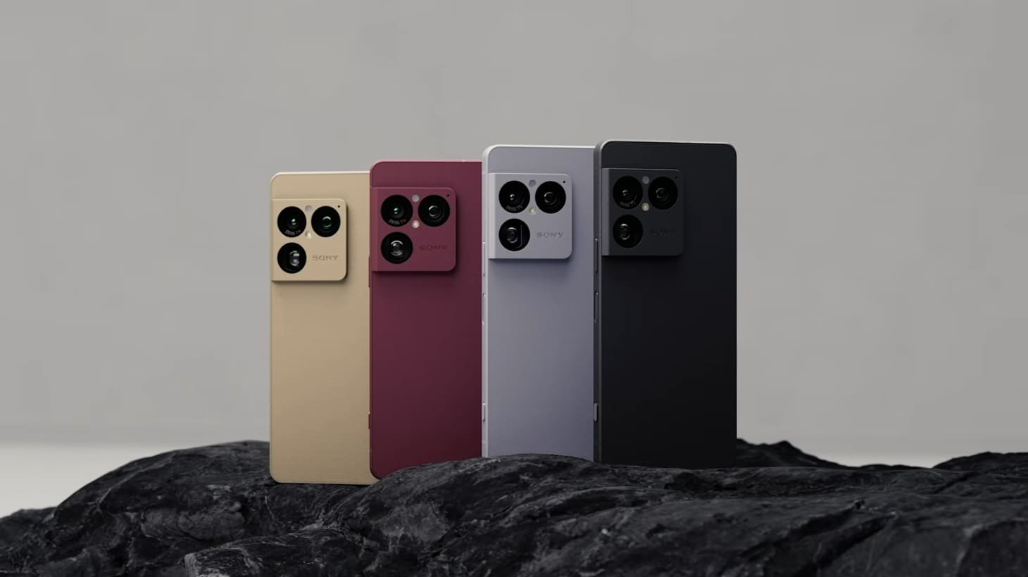 Sony Xperia 1 VIII có bảng màu Đen, Bạc, Đỏ và Vàng thời thượng.