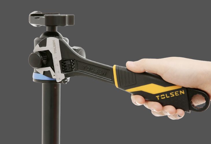 Mỏ lết được dùng để vặn các chi tiết ốc