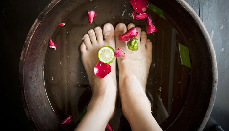 Một số lưu ý khác khi ngâm chân nước đá