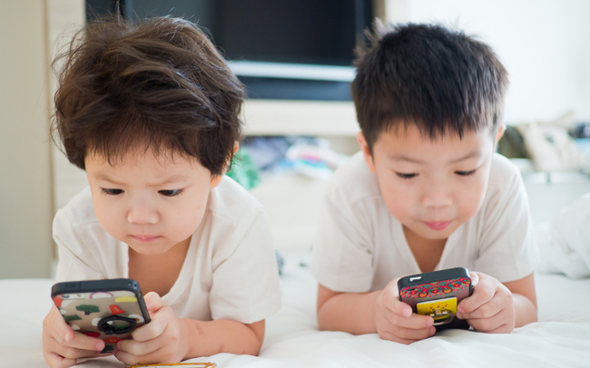 Trẻ 6 tuổi trở lên: Hạn chế thời gian sử dụng thiết bị điện tử