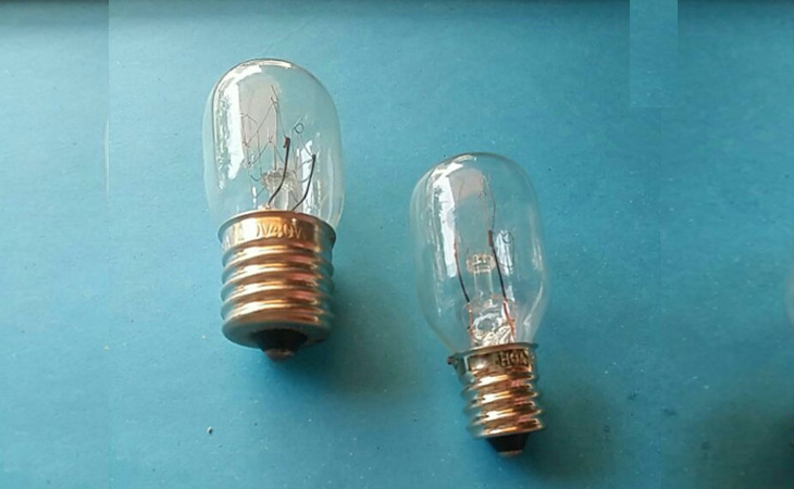 Bước 1: Chuẩn bị bóng đèn mới