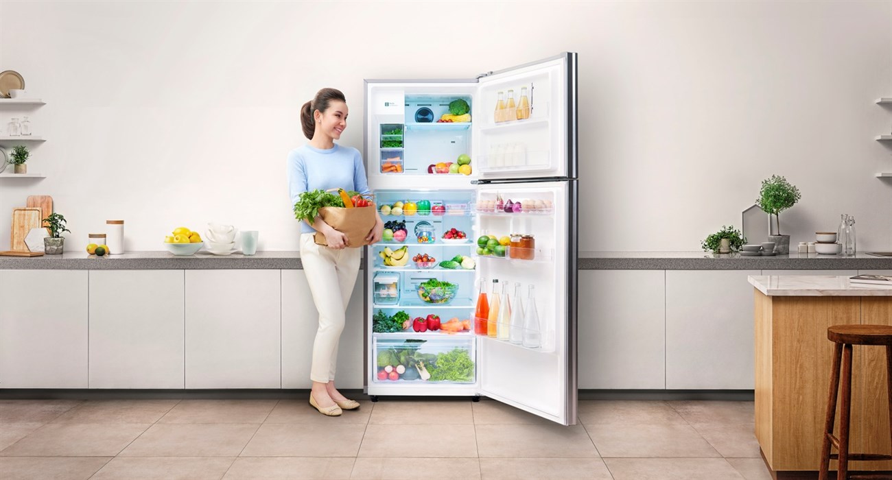 Bạn hãy đặt tủ ở nơi thoáng mát và bảo quản lượng thực phẩm vừa đủ